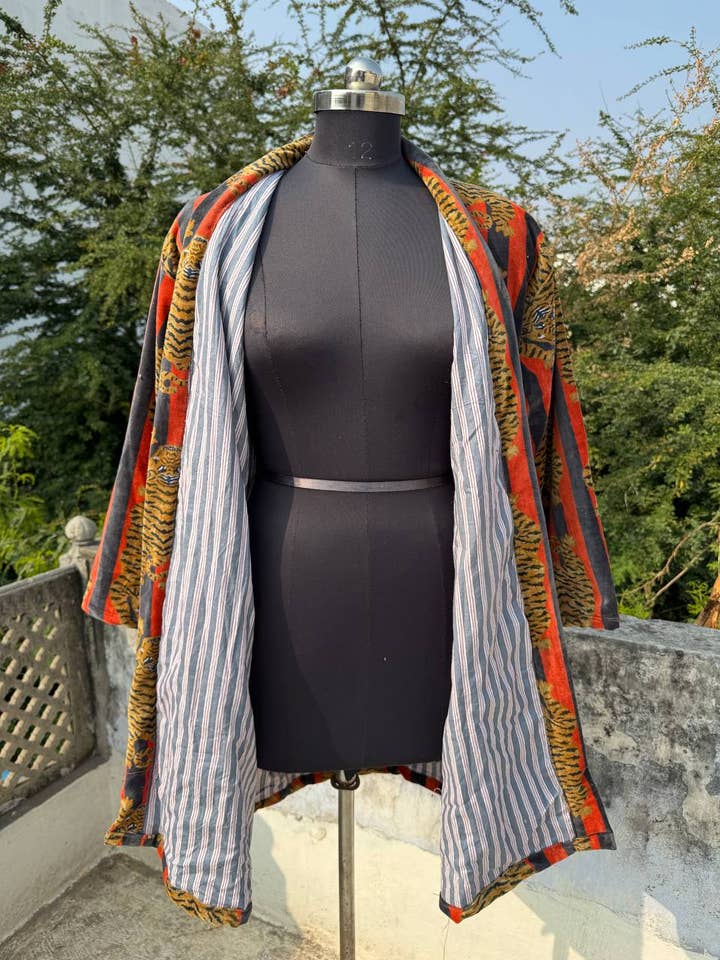 La robe de nuit imprimée en kimono de velours faite à la main en Inde pour la vente par Bhawana Handicrafts