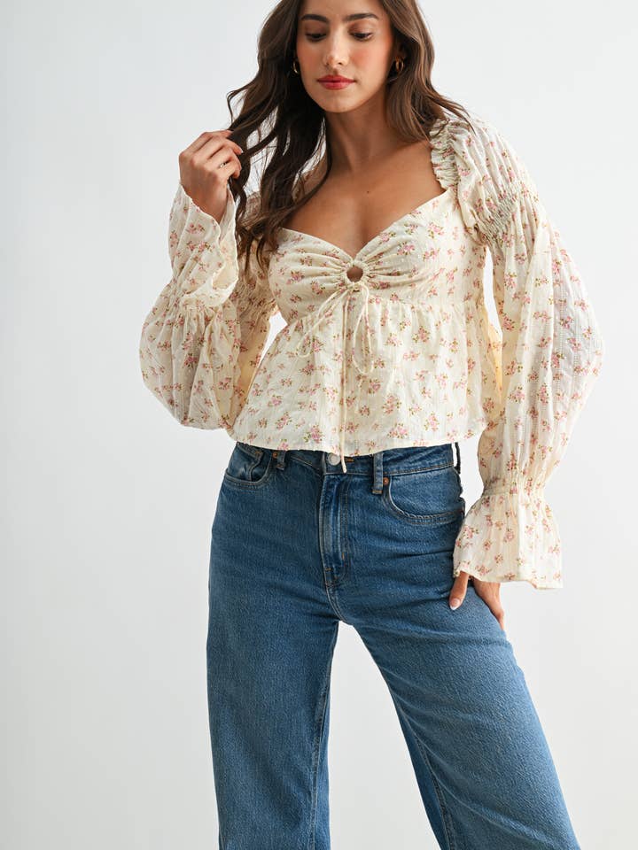 CT10339J Blomstret Langærmet Bluse med Smocket Ryg for engroshandel hos Camellia