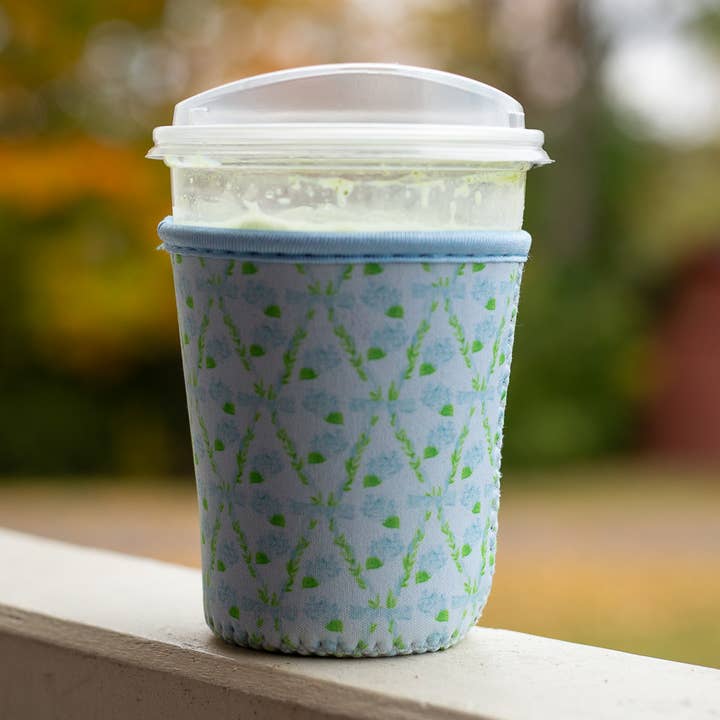 Grace & Grandeur - Wholesale Drink Huggers & Koozies - Iced Coffee Sleeve, Drink Sleeve - Blue Hydrangea Trellis1
