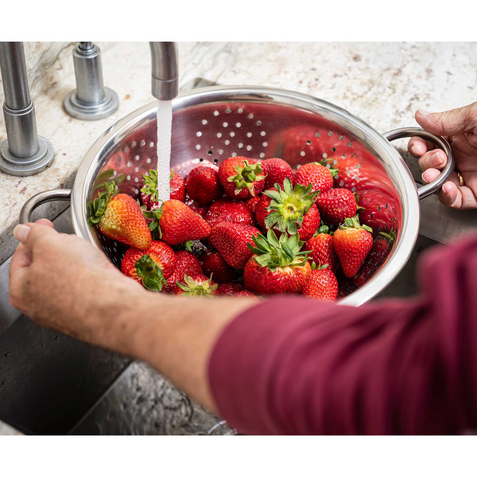 TableCraft Products Company - Wholesale Colander - 5 Qt Footed Colander with Handles3