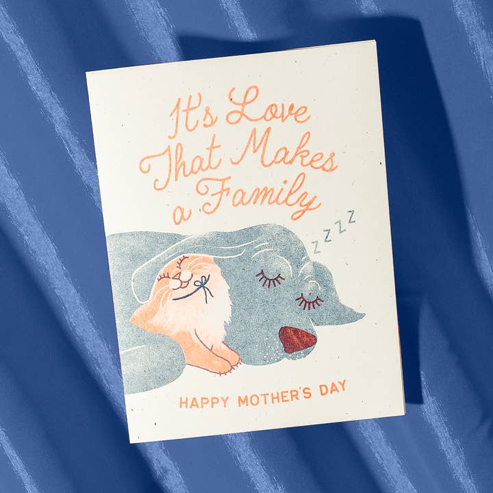 It's Love That Makes a Family - Carte Risograph pour la fête des mères pour la vente par Bromstad Printing Co.