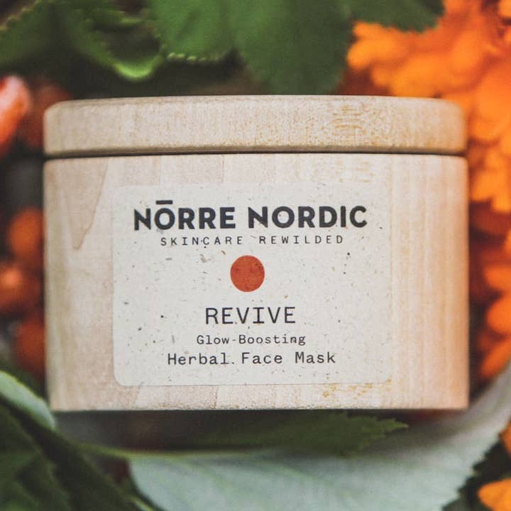 Glowboostend gezichtsmasker met wilde Arctische kruiden en bessen voor wholesale door NÖRRE NORDIC