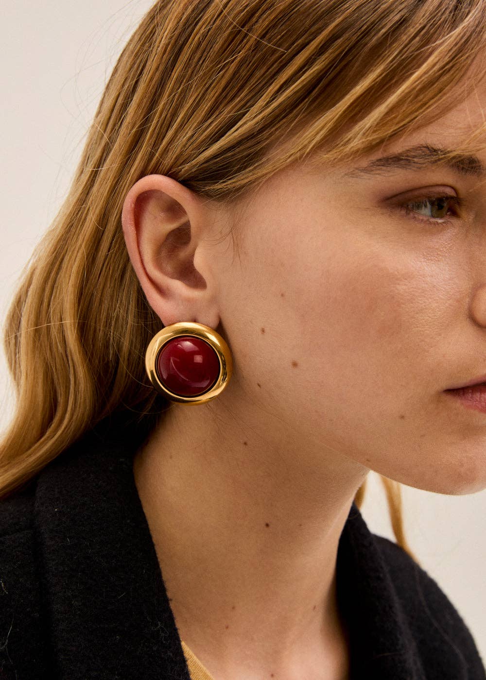 NALI' - Wholesale Dangle Earrings - ROUND OVER EARRINGS GOLD/RED - N64