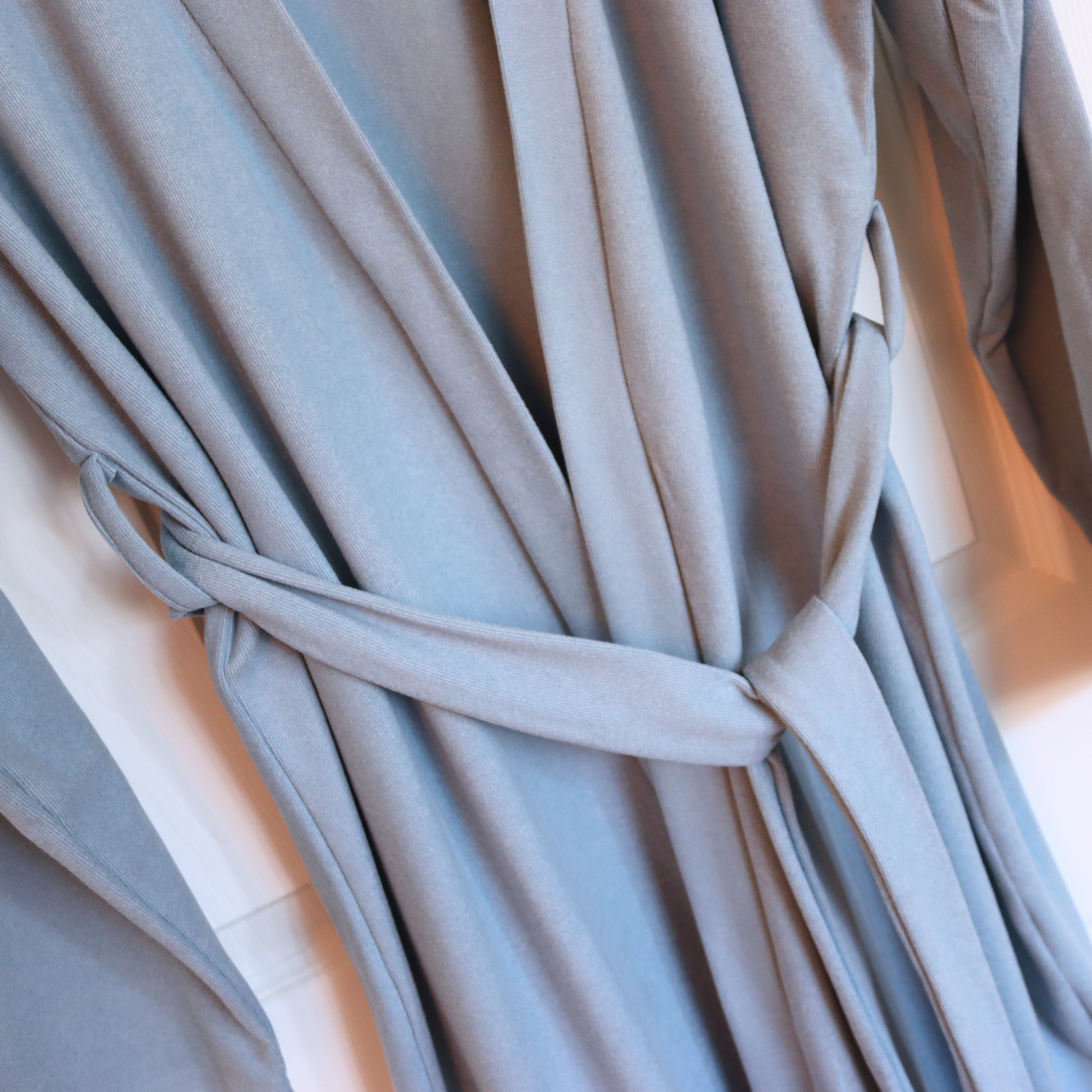 DrifWoo - Vendita all'ingrosso Vestaglia - Donna - Vestaglia Minimalista con Cintura in Vita – Morbida ed Elegante5