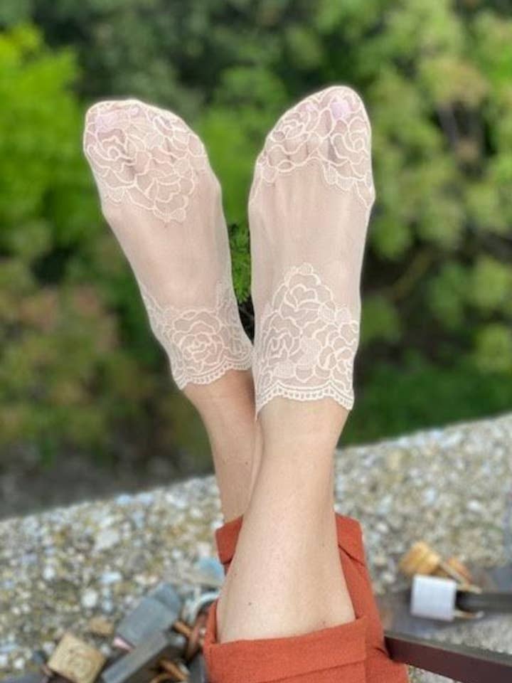 Sokisahtel I BestSockDrawer - Wholesale Socks - Women's - TERESA beige lace socks for women1