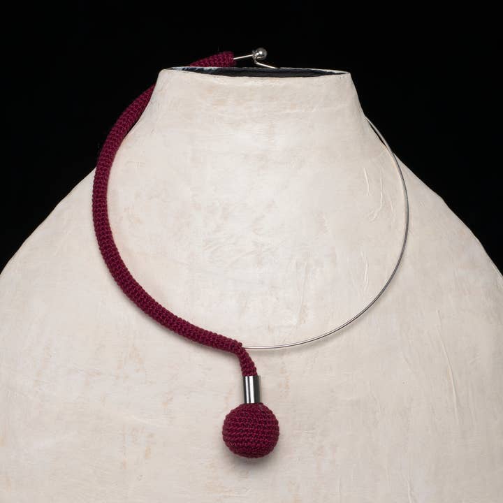 Stel krage med hänge i virkat bomull för wholesale av Loom Design