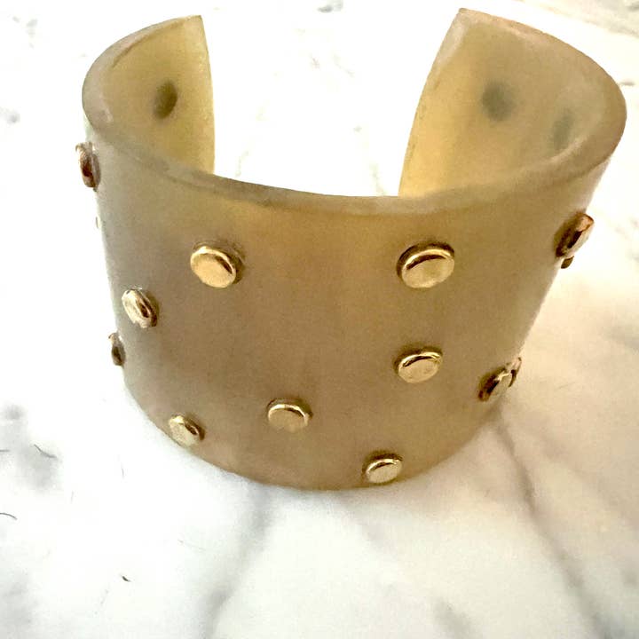 Erik & Mike - Venta al por mayor Pulseras tipo brazalete - Brazalete de cuerno natural con latón