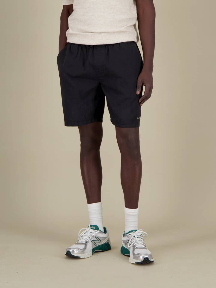 Pantaloncini Basic in Misto Lino - Nero per la vendita all'ingrosso da parte di COLOURS & SONS