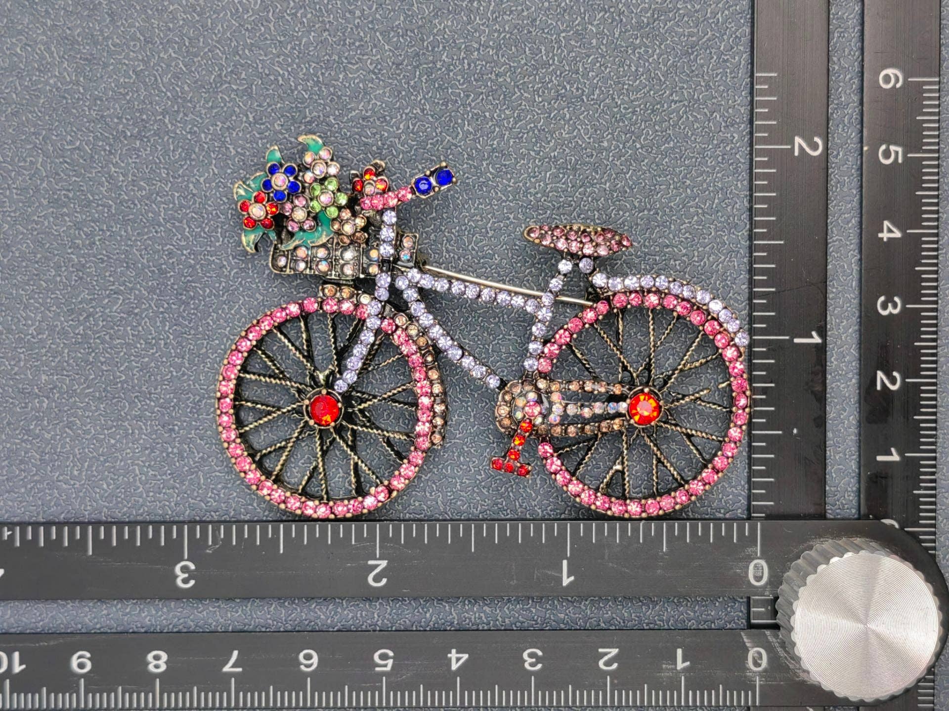 Mio Queena - Vendita all'ingrosso Spille - Spilla da bicicletta creativa colorata con strass2