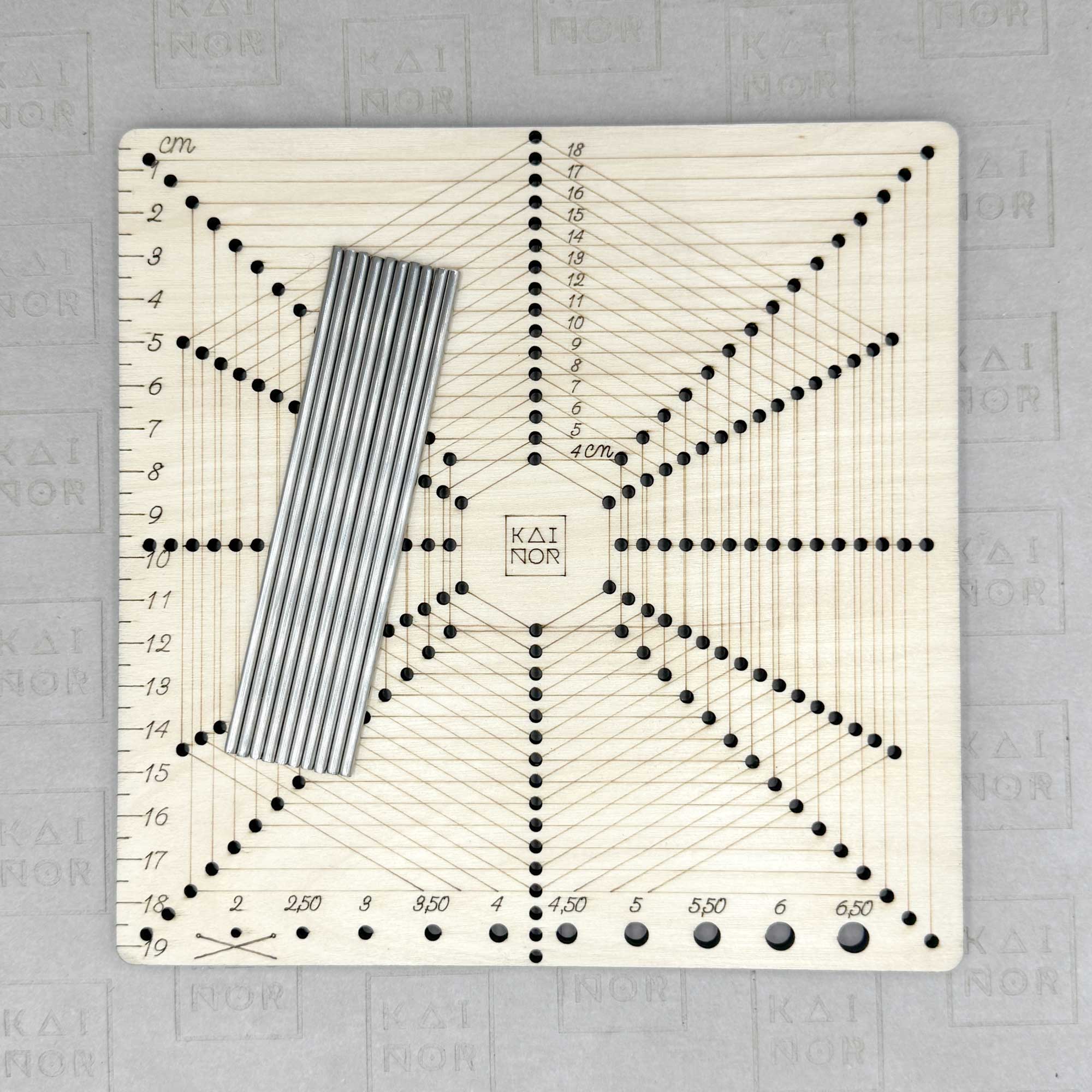 Kainor – Großhandel Strick-/Häkelzubehör – Spannbrett mit langen Stahlstiften, 19 cm, Granny Squares1