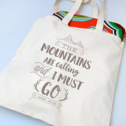 Mountains Are Calling - Canvas draagtas voor wholesale door Sky of Blue Cards