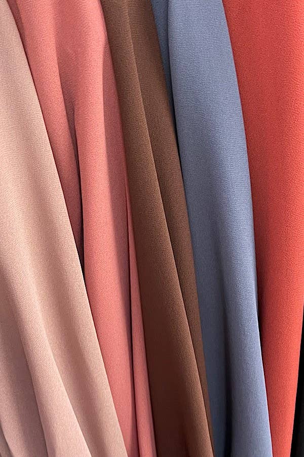 Curve Market - Vendita all'ingrosso Camicetta - Donna - TOP CORTO CON CRAVATTA FRONTALE TAGLIE FORTI1