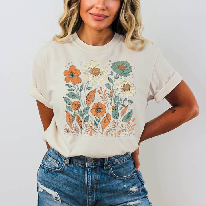 Boho Aqua Blomster Comfort Colors T-shirt for engroshandel hos Serendipity Tees