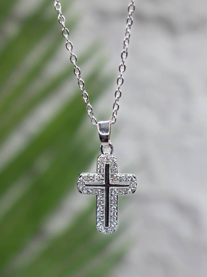 Collier Croix En Croix pour la vente par Eden Merry Jewelry by James Lawrence