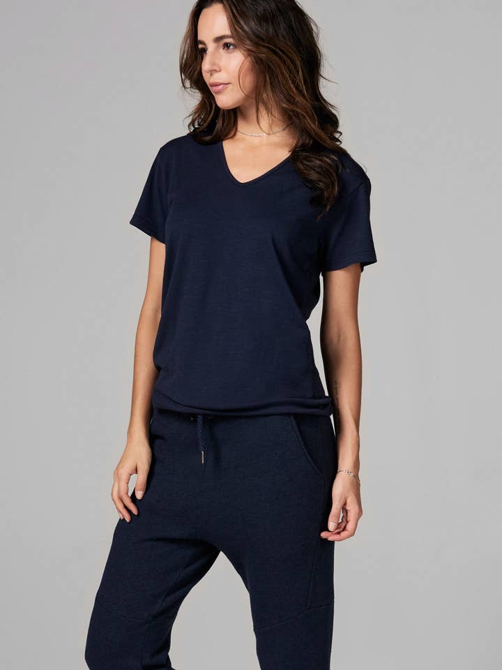 MAGLIETTA SLUB DA DONNA CON SCOLLO A V - BLU NAVY per la vendita all'ingrosso da parte di Mika Jaymes