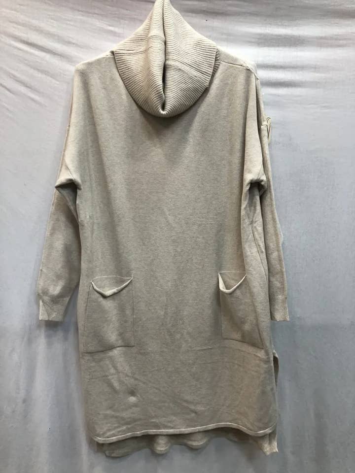 Mimi & Gogo – wholesale Klänning - Dam – Stickad klänning med polokrage och framfickor12