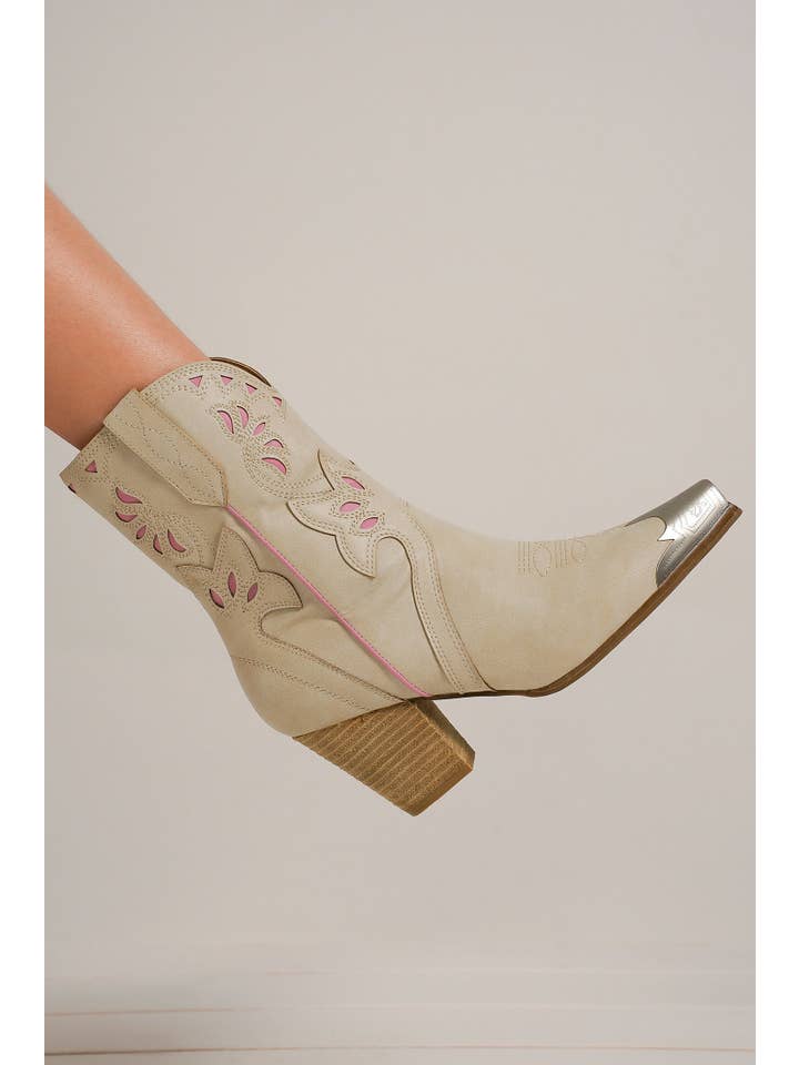 BEAST FASHION - Wholesale Cowboy Boots - Women's - DAKOTA-10 Embroidered Ankle Boots