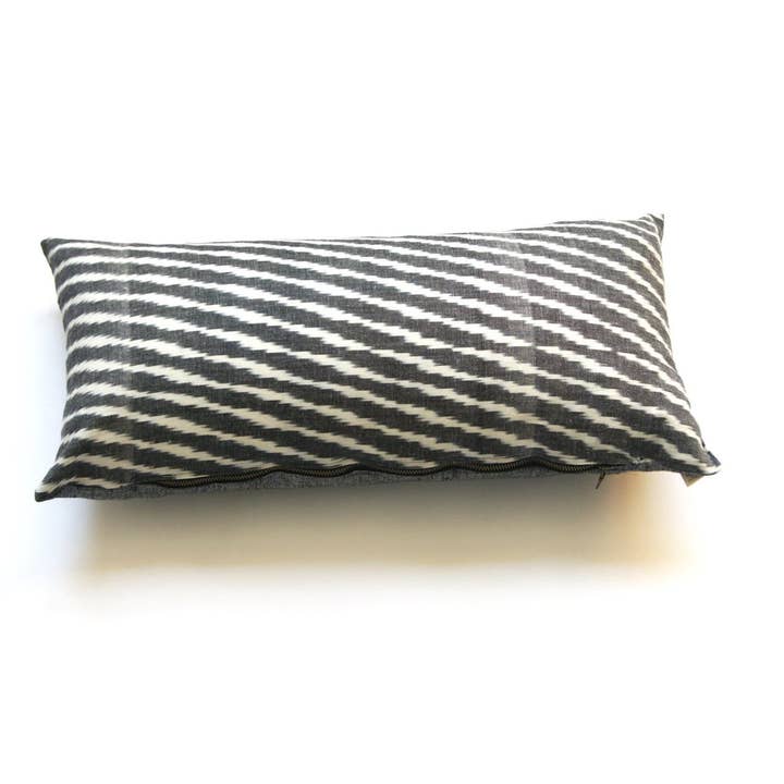 Grå Zebra Rand Handvävd Rand Ikat Lumbar Toss Kudde för wholesale av Rustic Loom