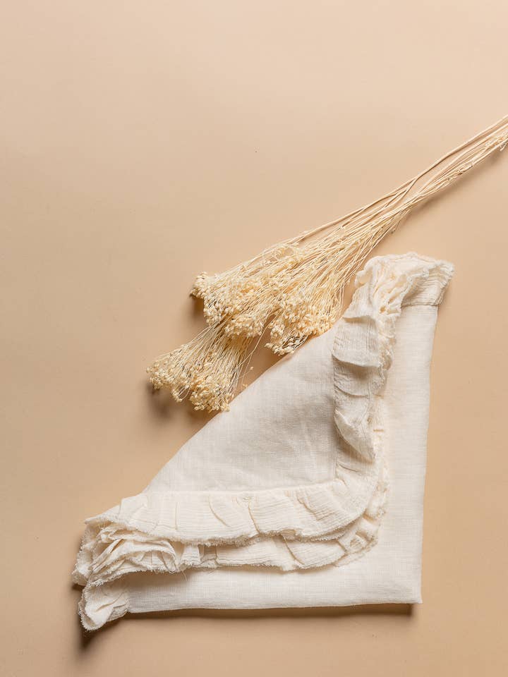 MIGNON, serviette à volants, fabriquée en Italie, 100% lin  pour la vente par OPIFICIO DEI SOGNI by David Home srl