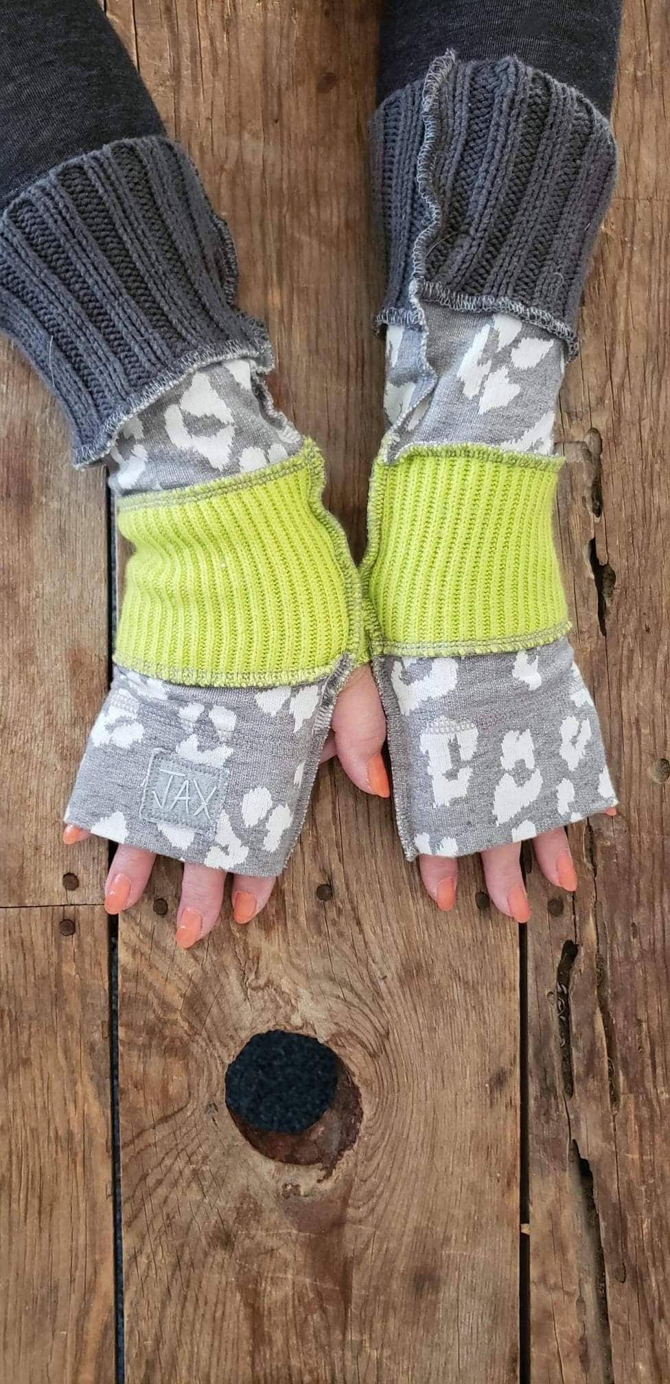 Jax Upcycled - Wholesale Gloves - Women's - Upcycled from Sweater STAFF FAVORITES Fingerless Glove11