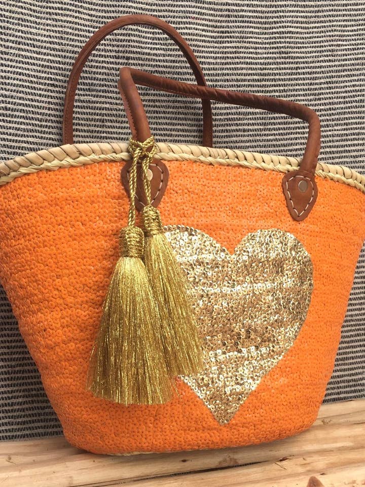Håndvævet fransk markedskurv med paillet-hjerte for engroshandel hos martitec