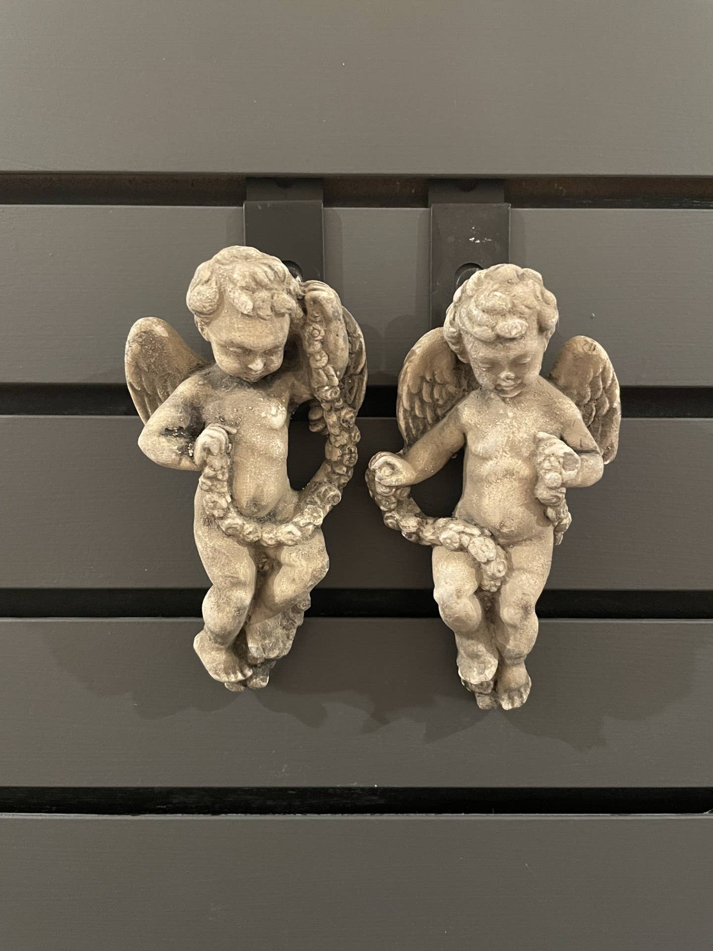 Masterpiece Studio - Wholesale Plaque - Cherub with Garland Wall Plaque - Pair (PL33)2