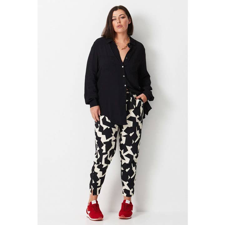 Chemise décontractée en crêpe - Noire pour la vente par 17 Sundays