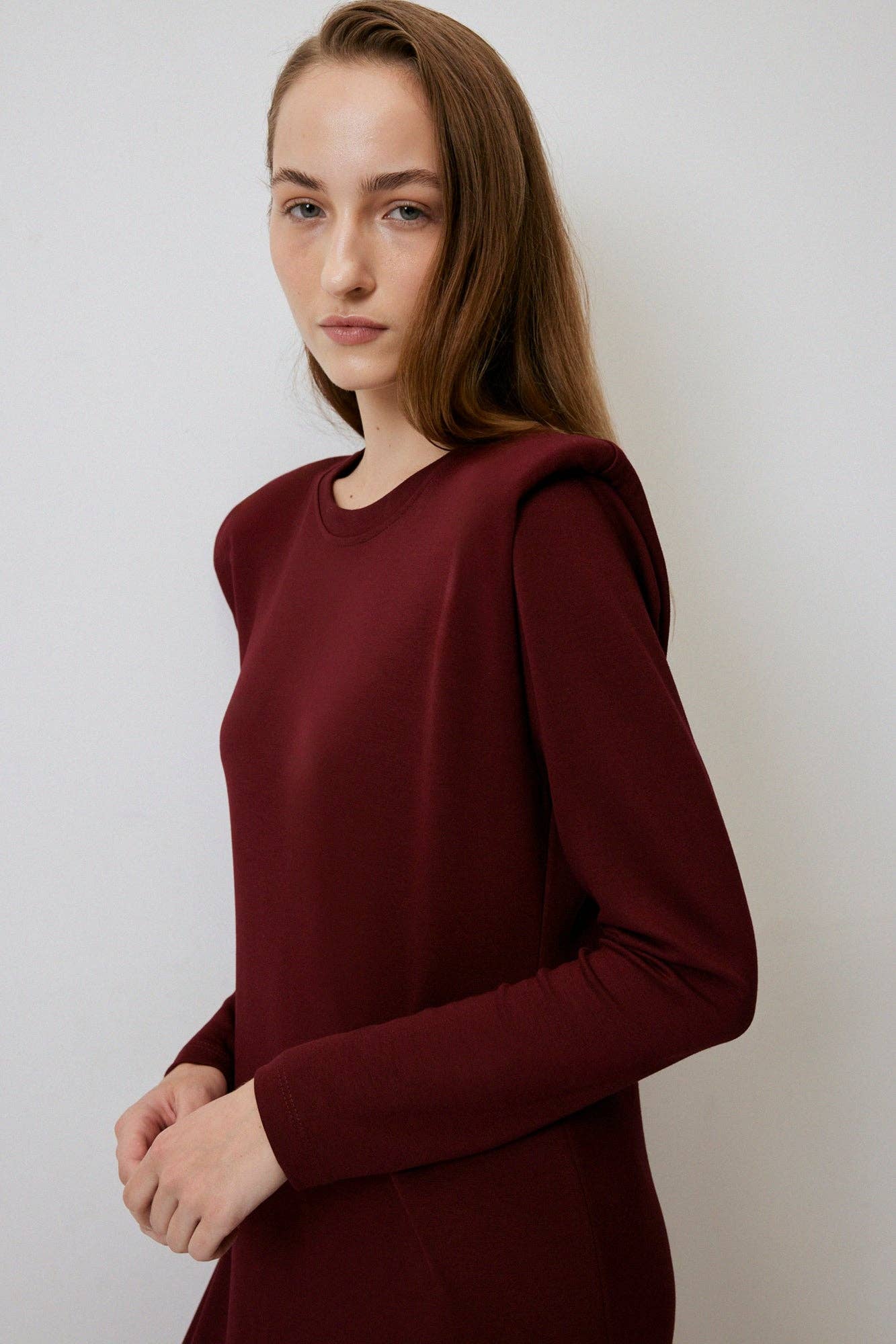 Bourgogne VADDERAD BASSTICKAD KLÄNNING för wholesale på Faire2