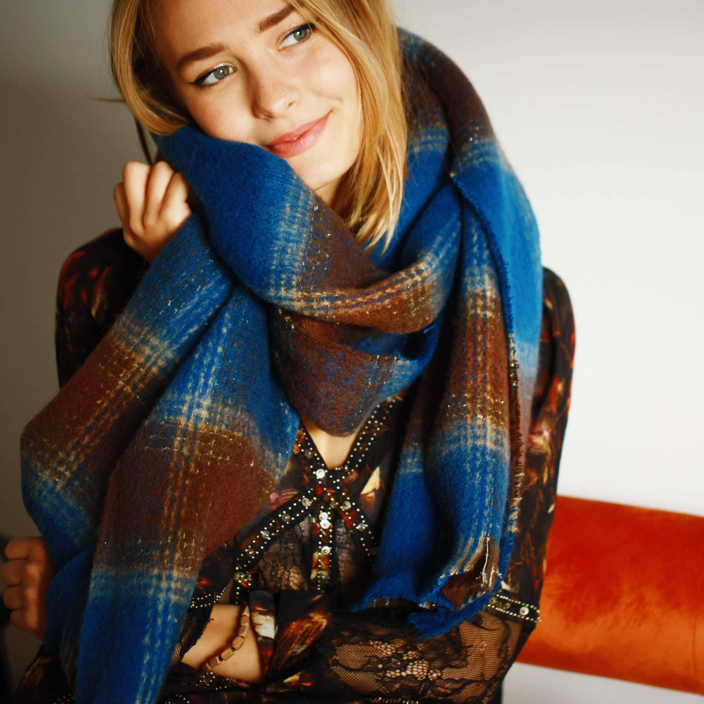 Studio Hop - Vente Écharpe – femme - Écharpe à carreaux dorés scintillants5