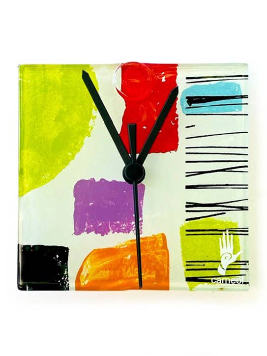 Wanduhr aus Glas in Frischem Apfelgrün und Türkis, 13 x 13 cm für den Großhandel von CARNEOL GLASS