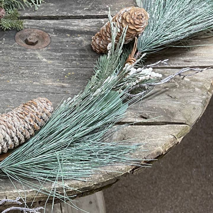 Vintage Market & Co - Wholesale Decorative Tabletop Object - Winter Garland - White Berry & Iced Pine - 6 Foot1