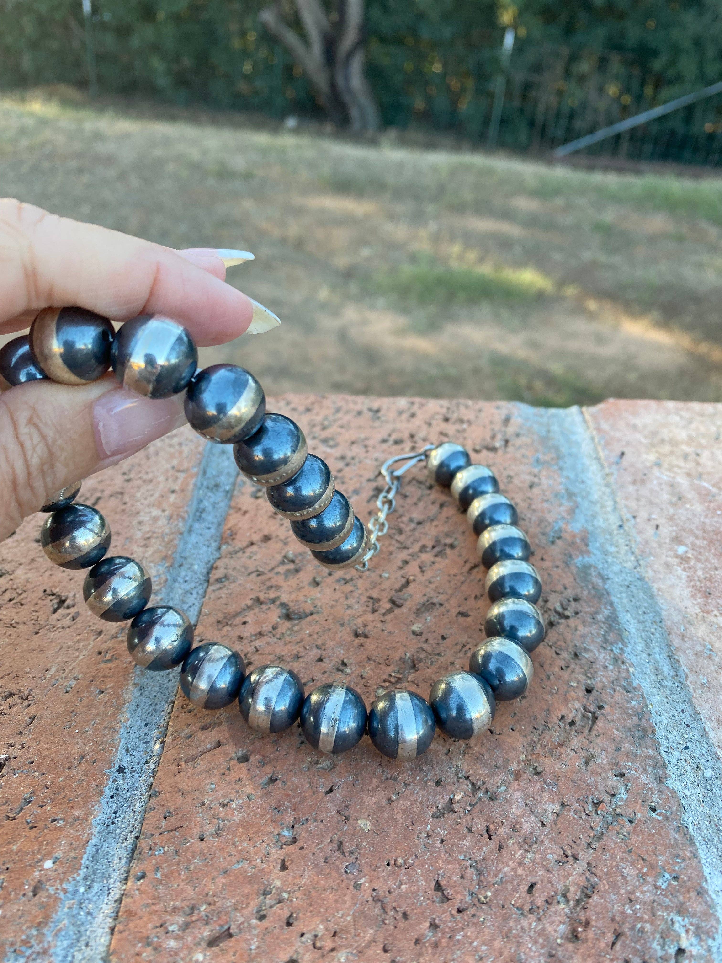 Nizhonitradersllc – Colar com missangas/pérolas por atacado – Pérolas de Prata Esterlina Estilo Pérola Navajo Feitas à Mão 12mm com Extensor de 2 Polegadas1