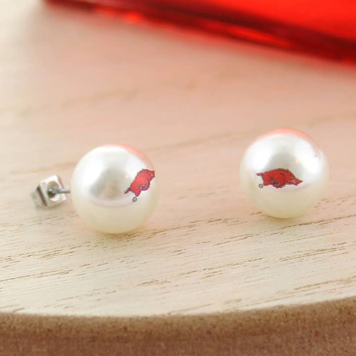 Orecchini a bottone con perle con logo Arkansas per la vendita all'ingrosso da parte di Seasons Jewelry