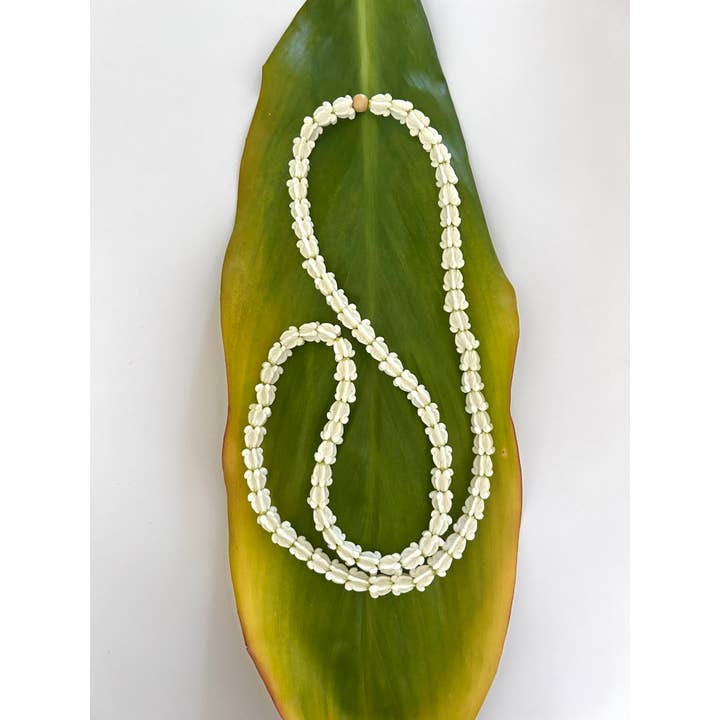 Cali Kai Hawaii - Wholesale Beaded/Pearl Necklace - White Crown Flower Lei, Clay