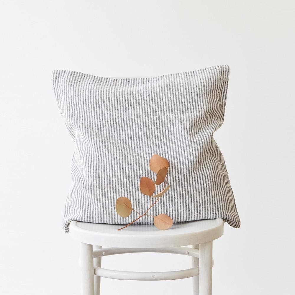 Linen Tales (We cover U.S. import duties) – Großhandel Zierkissenbezug – Kissenbezug aus Leinen mit feinen schwarzen Streifen0