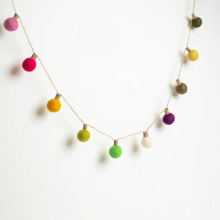 ART HIMALAYAN TRADING LTD - Wholesale Bunting/Garland - Handmade Christmas Décor felt holiday LIGHT BULB garland3