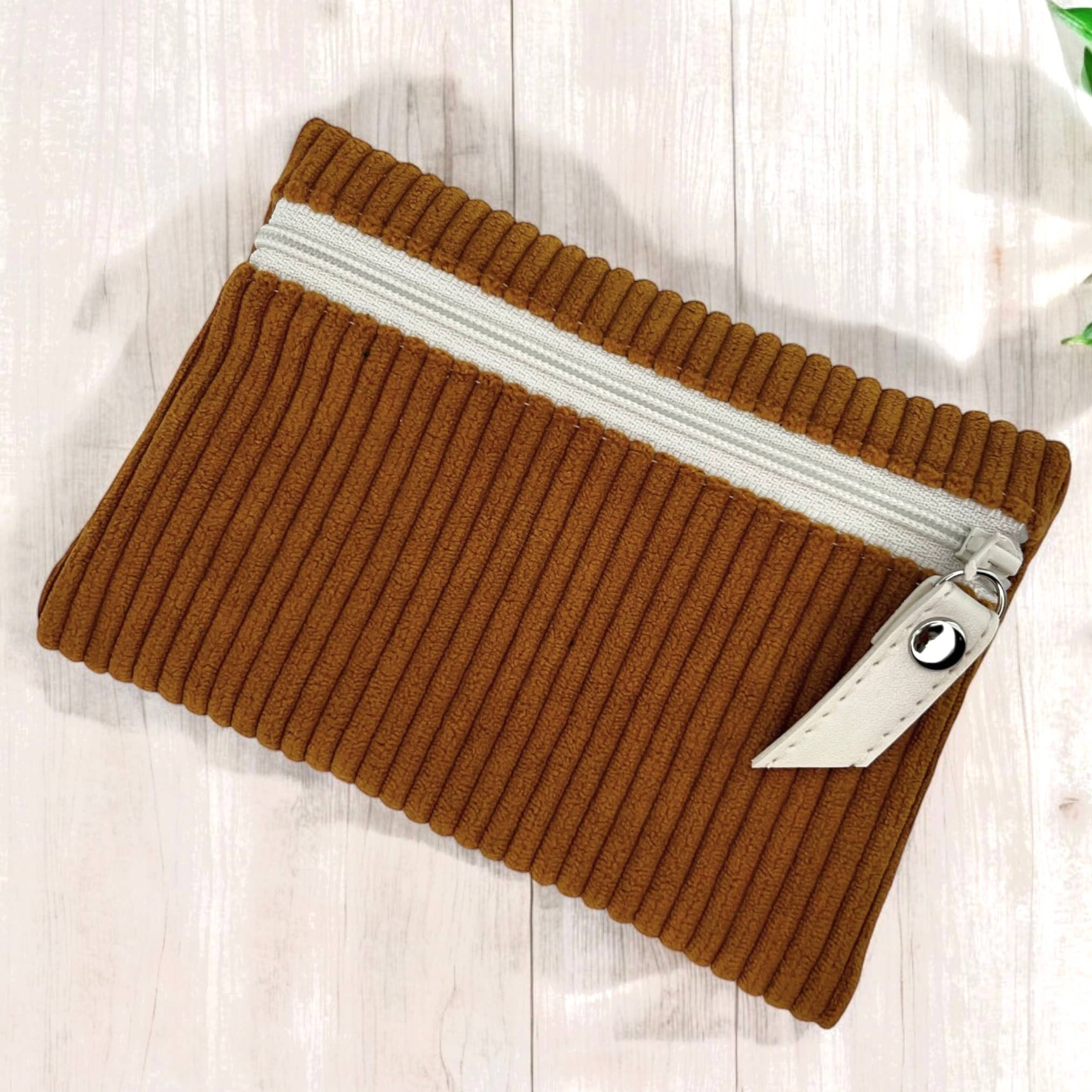 Emmanuel Création - Wholesale Pouch - Unisex - Pouch S, "Corduroy" camel0