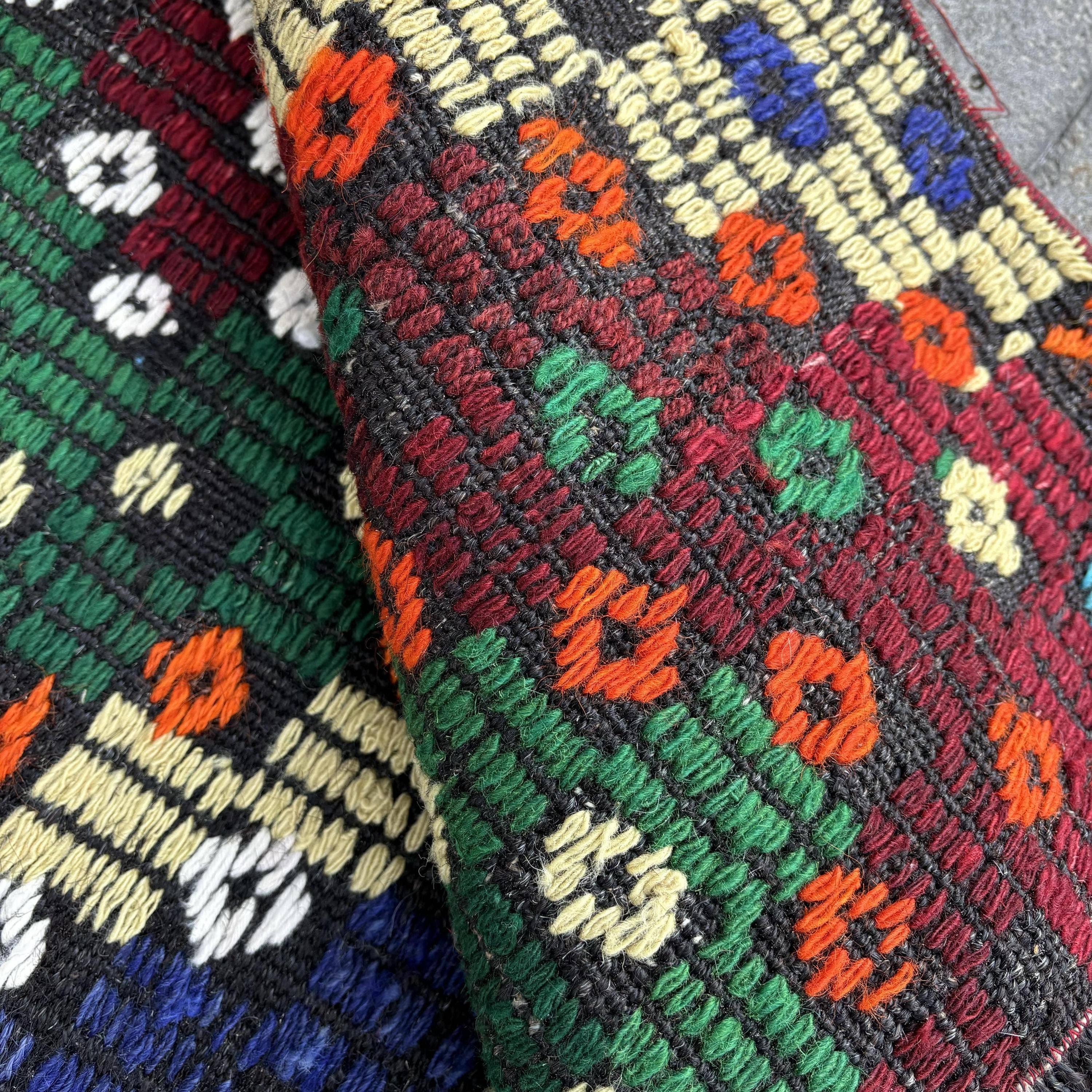 The Loom Wholesale – Großhandel Läufer – Vintage bestickte türkische Kilim-Läuferteppiche 2,6x7,7 ft4