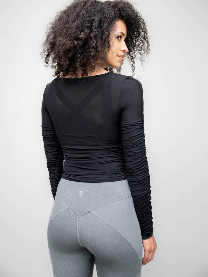 Body Wrappers – wholesale Sportöverdel – Dam – LÅNGÄRMAD ROUCHED MESH TOPP MED BATEAU URRINGNING CZJ253