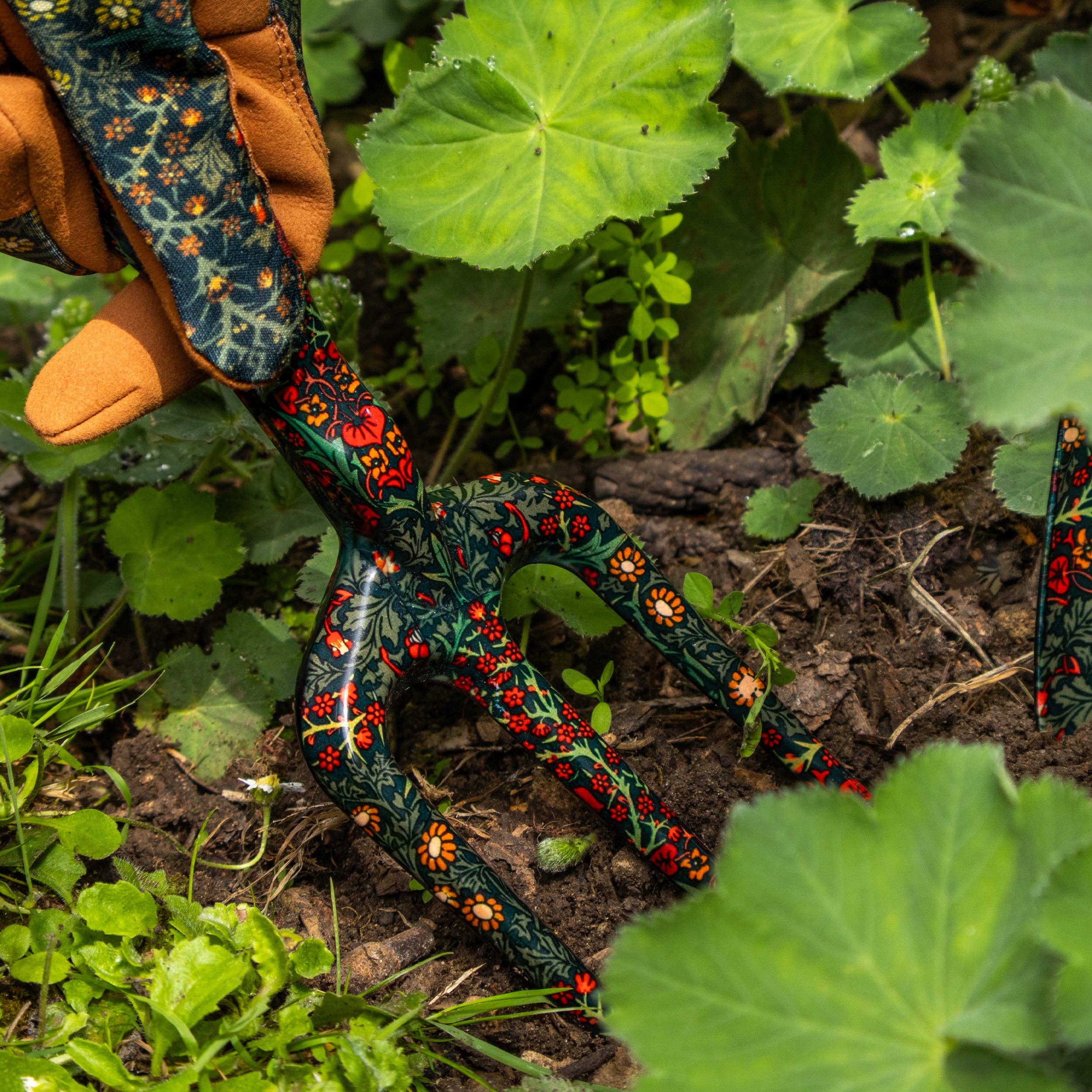 Robert Frederick Ltd – wholesale Garden tool – Orange Grove Fork, Trowel and Secateurs Garden Tool Set - William Morris Blackthorn Design3