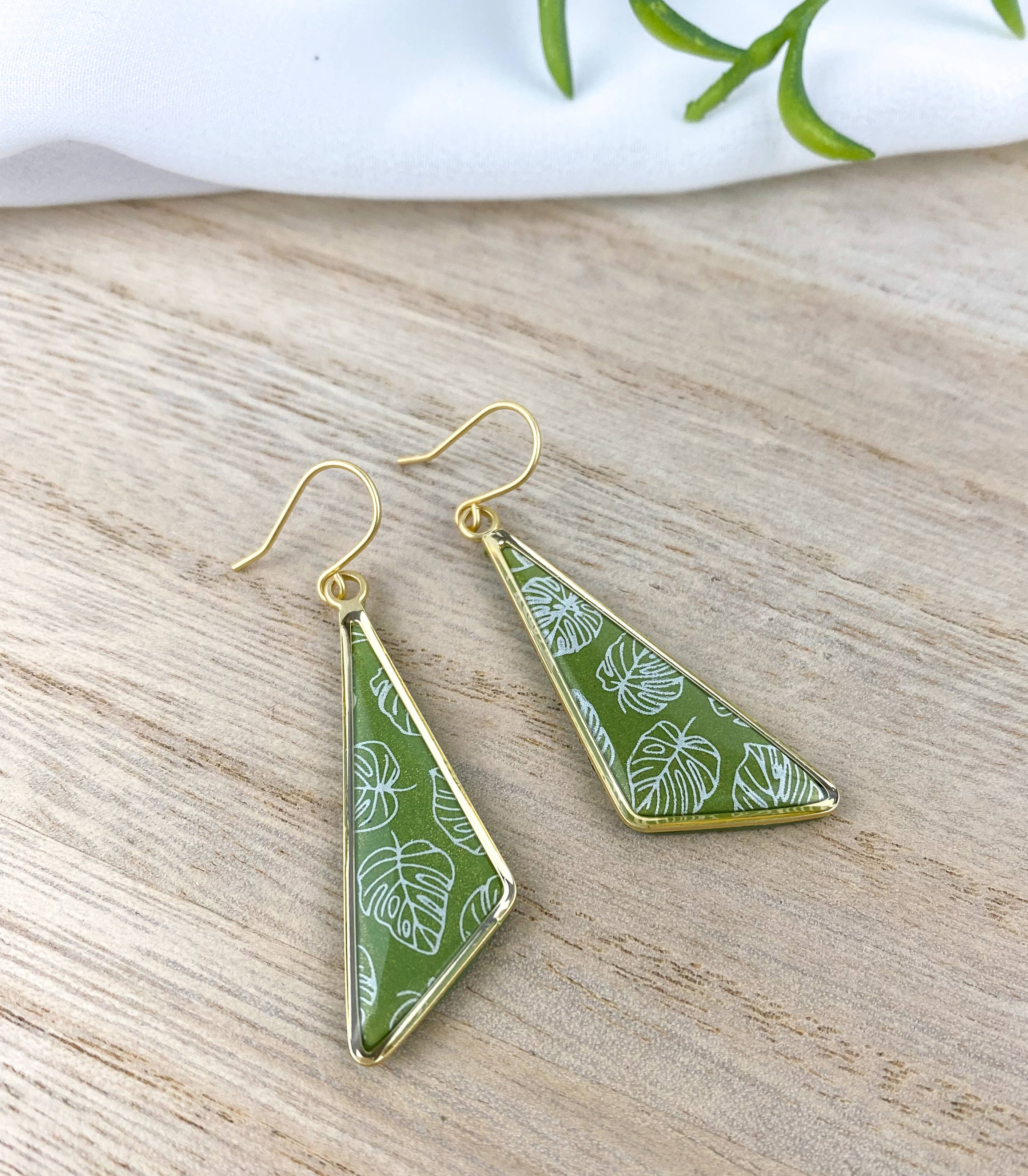 Light Shine - Wholesale Dangle Earrings - Monstera Leaf Dangle Earring | Green Spring Clay Drop |Plant20