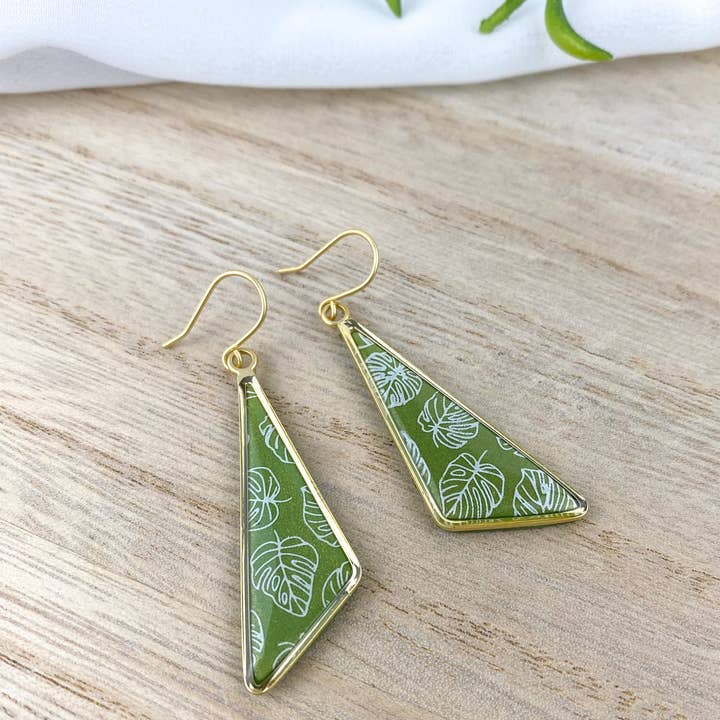 Light Shine - Wholesale Dangle Earrings - Monstera Leaf Dangle Earring | Green Spring Clay Drop |Plant20
