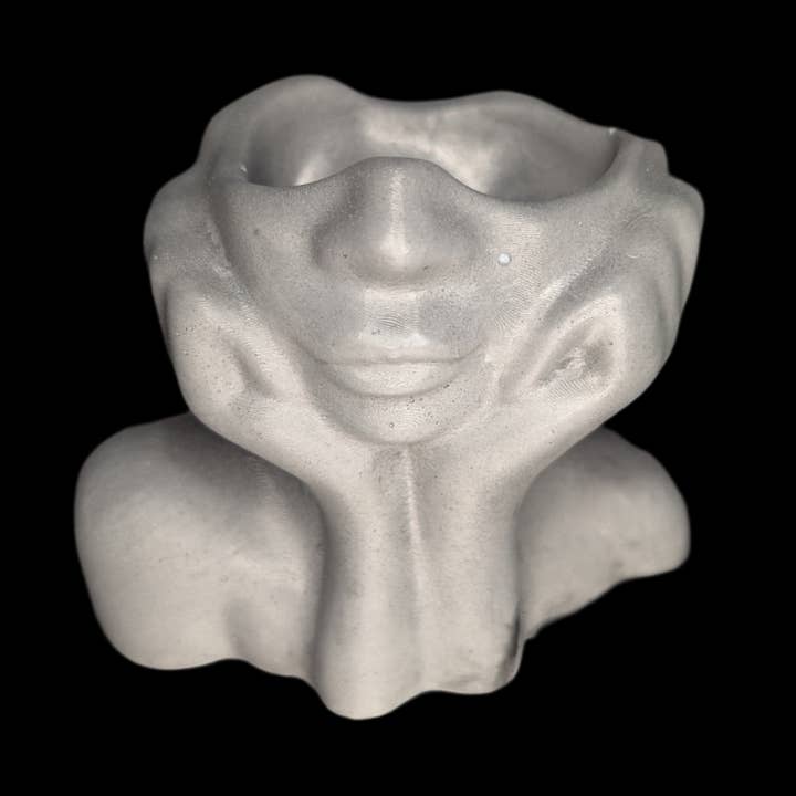 Cache-pot/Vase en béton moderne abstrait visage/buste de femme pour la vente par Renewthehalls