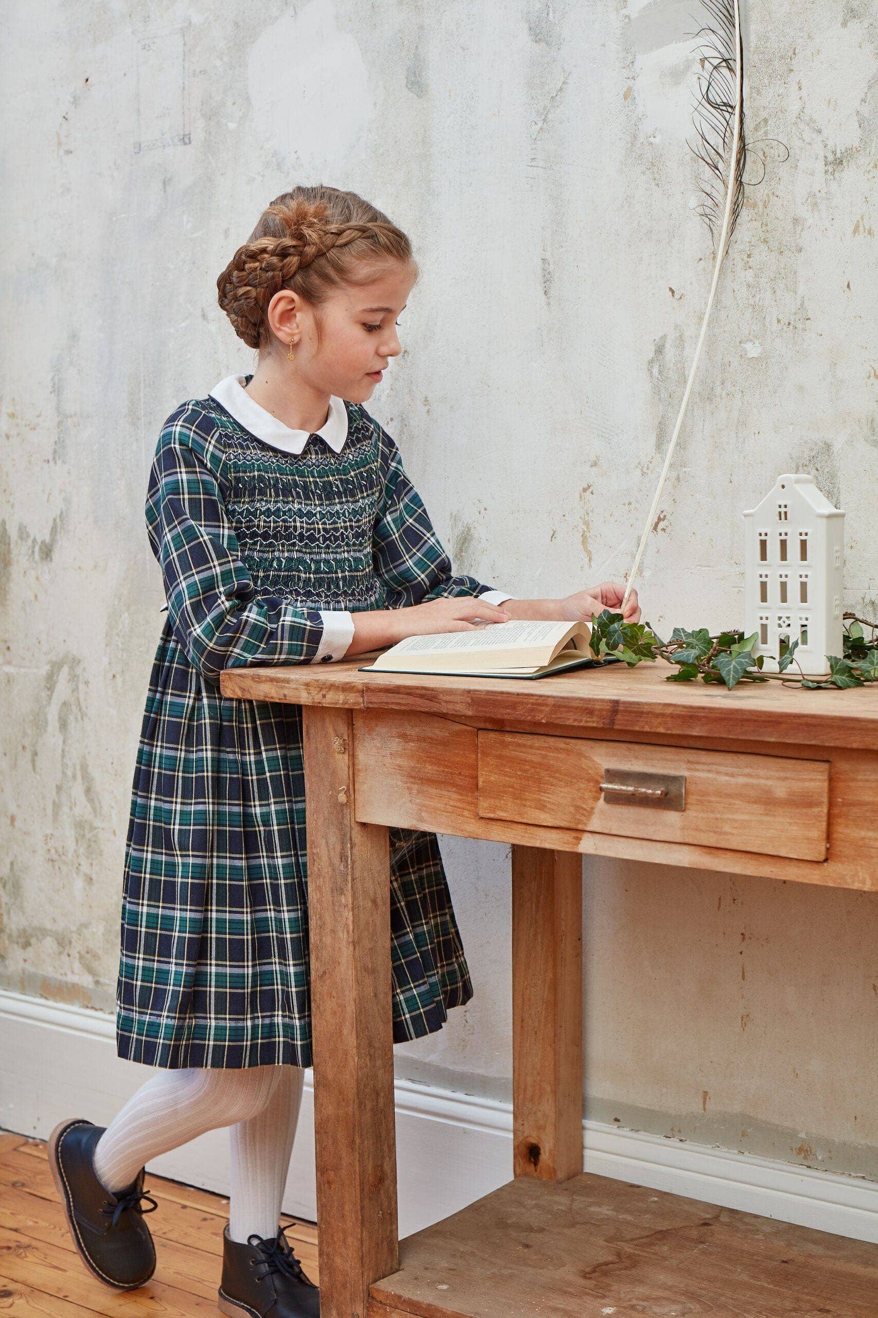 Kidiwi handmade – Großhandel Kleid – Kinder – Coline, Kleid mit Smok in blau-grünem Tartan1
