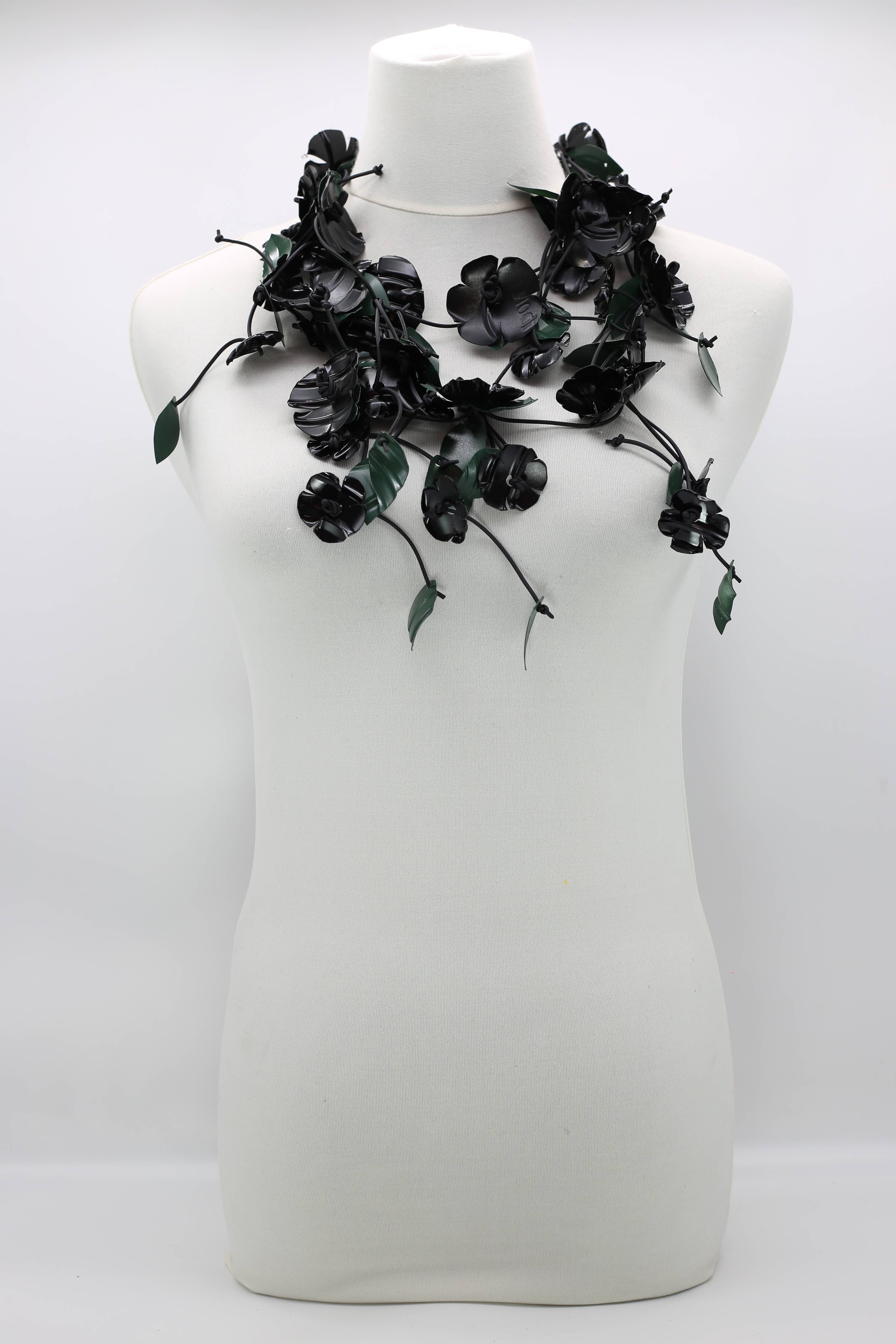 Jianhui London - Vente Colliers plastrons - Bouteilles en plastique recyclées Coquelicot avec colliers de feuilles5