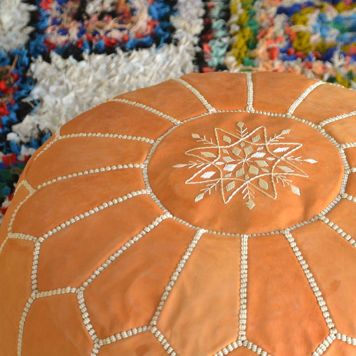 woolsouk ( We handle U.S. import procedures for you ) – Pufe por atacado – Pufe de couro - Pufe redondo não recheado - caramelo5