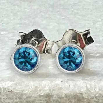 Orecchini con pietra portafortuna per la vendita all'ingrosso da parte di About.me Jewellery