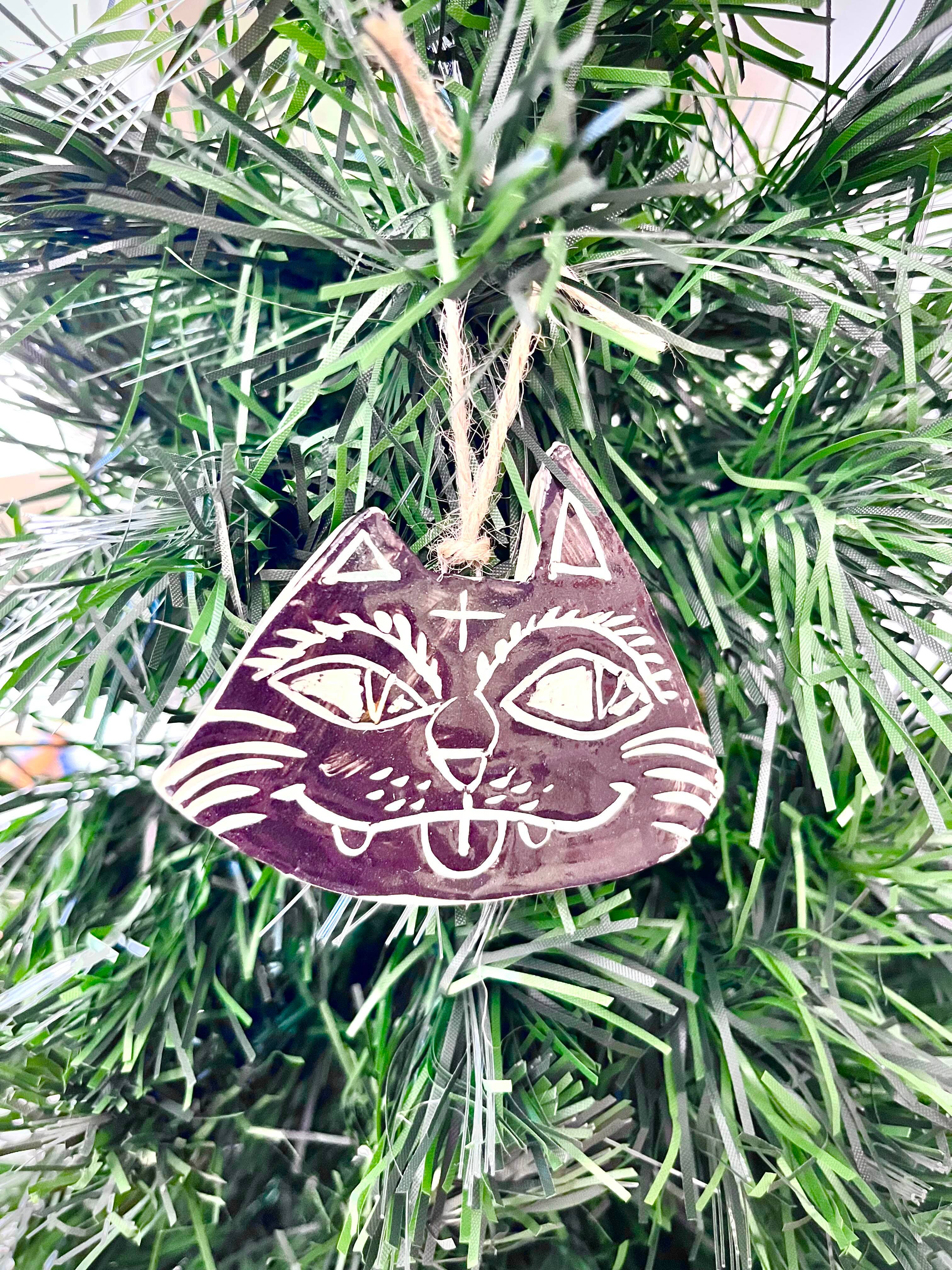 Atomic Gothic Shop - Wholesale Ornament - Animal ceramic ornaments, Handmade, in Black and White1