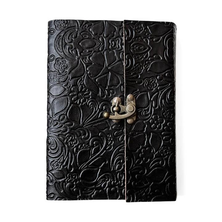 Präglad cruelty-free läderjournal med metallstängning för wholesale av The Fair Share