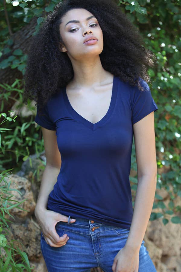 ANGIE - Vendita all'ingrosso Maglietta - Donna - Maglietta basica a scollo a V X2731-ASIS31